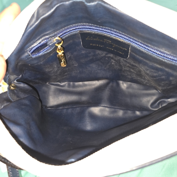Salvatore Ferragamo Blue and White Shoulder Bag with Luxurious Design - Picture 4 of 10